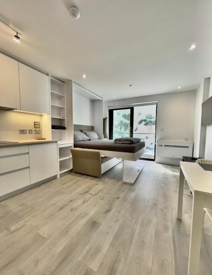 Holiday Studio Apartment Near The Beach And City Centre غيبرالتار المظهر الخارجي الصورة