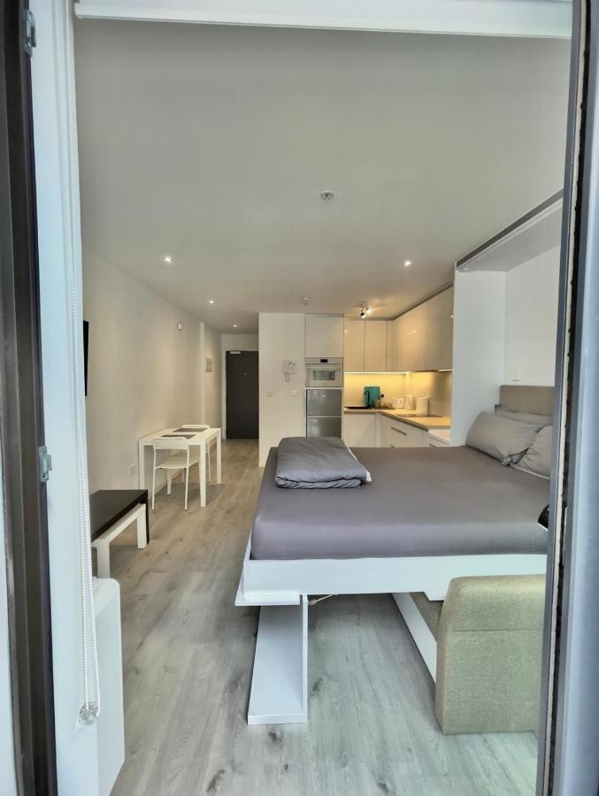 Holiday Studio Apartment Near The Beach And City Centre غيبرالتار المظهر الخارجي الصورة
